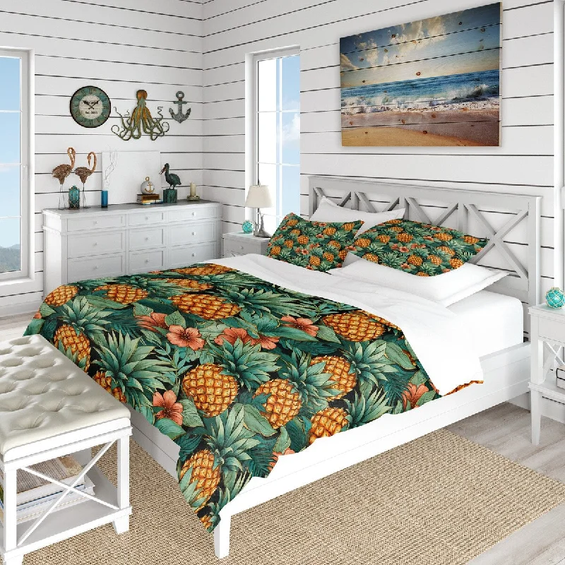 Designart "Pineapple Delight Tropical Pattern III" Green Floral Bedding Cover Set With 2 Shams