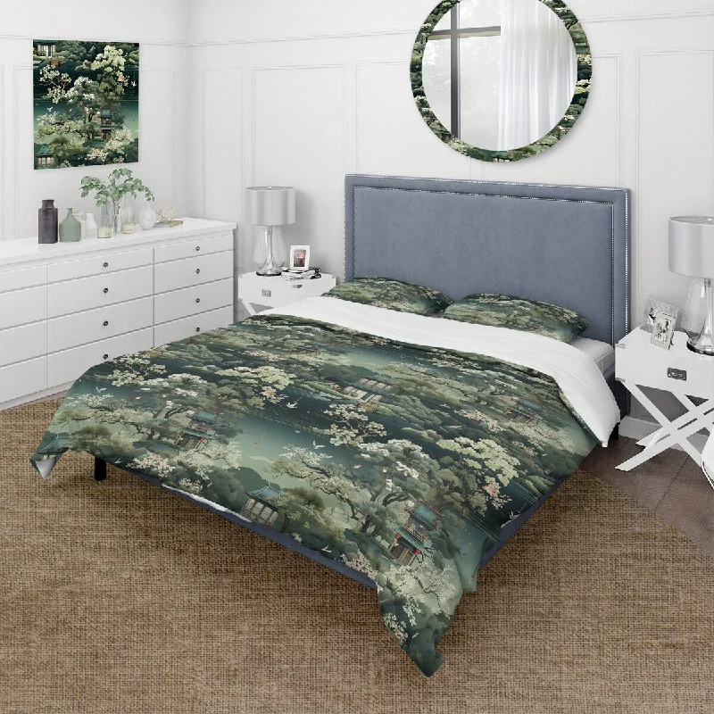 Designart "Tea House Elegance I" Green Abstract Bedding Set With Shams