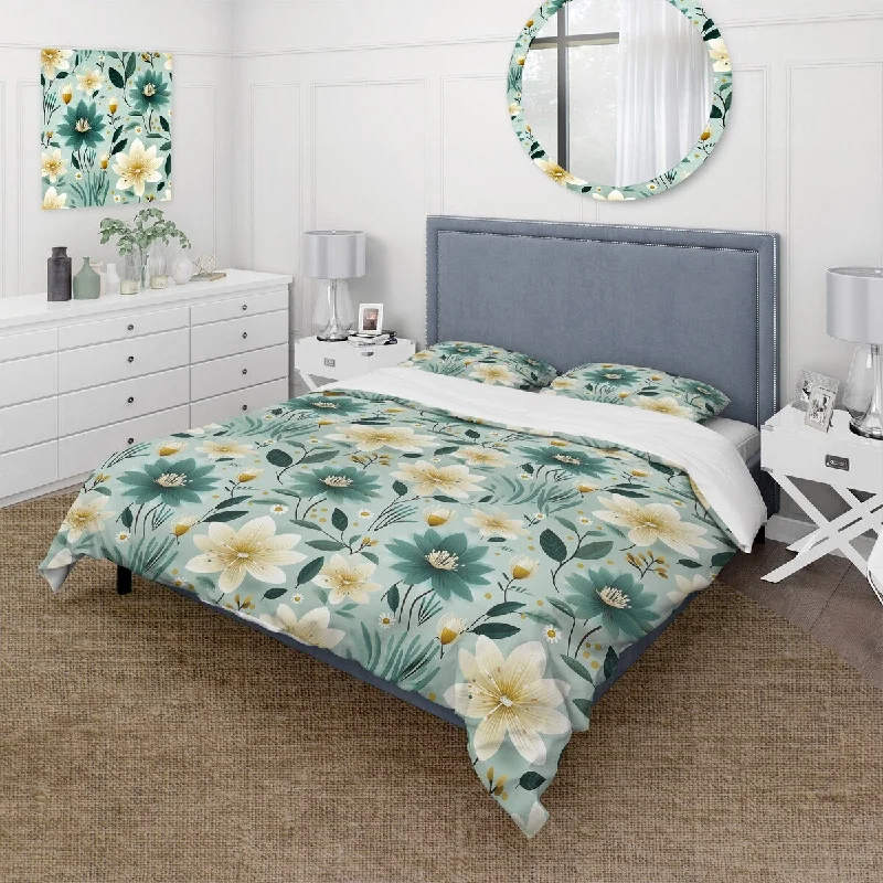 Designart "Vintage Romance Green Marvel Blooms" Beige Cottage Bedding Set With Shams