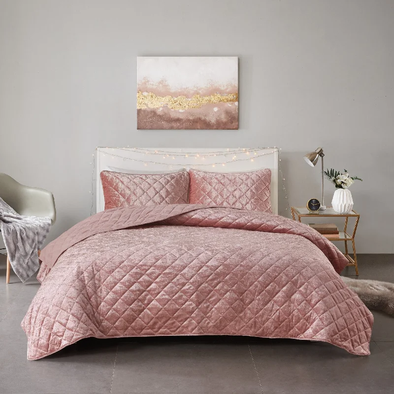 Intelligent Design Isabel Velvet Quilt Set