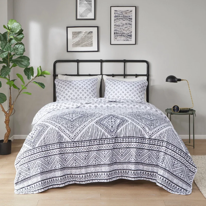 Intelligent Design Zoe Reversible Quilt Set