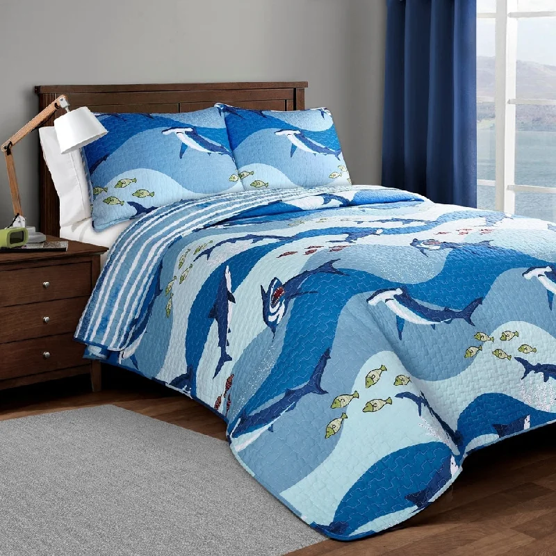 Lush Decor Shark Allover Quilt Set