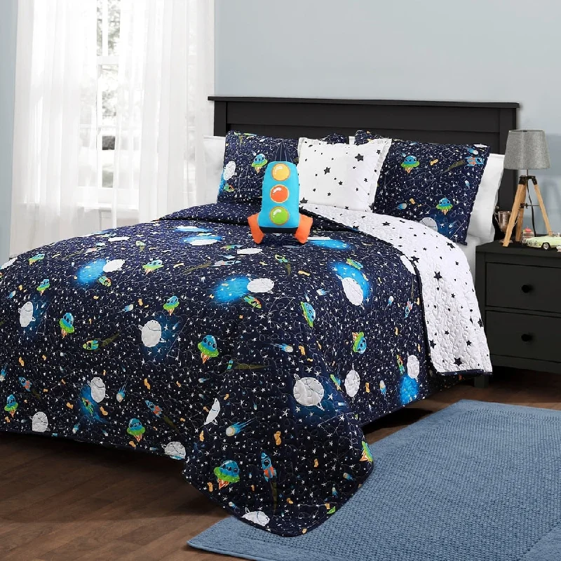 Lush Decor Universe Quilt Set