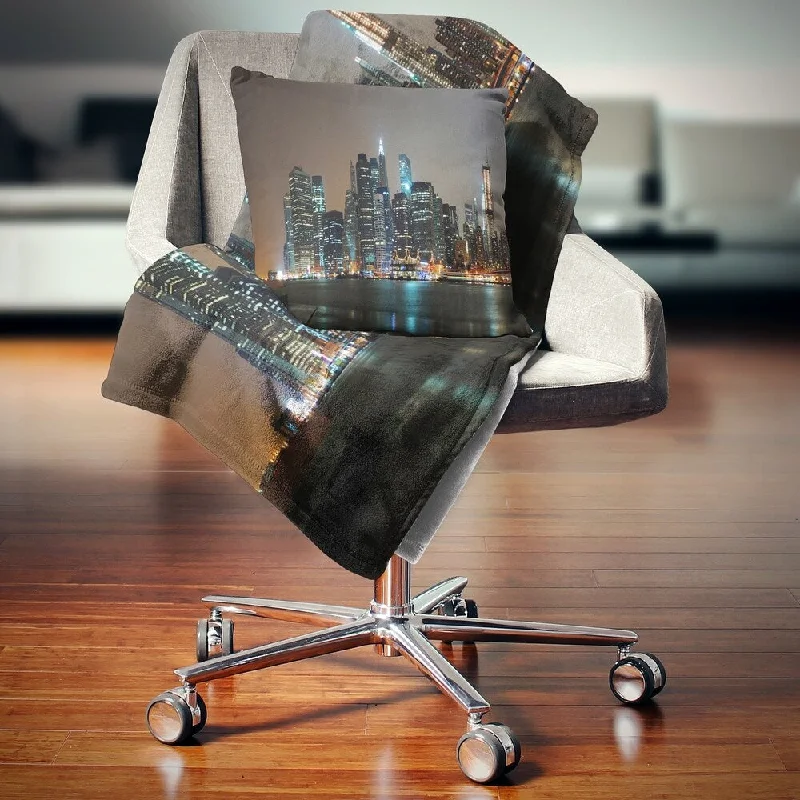 Designart 'Evening New York Panorama' Cityscape Throw Blanket