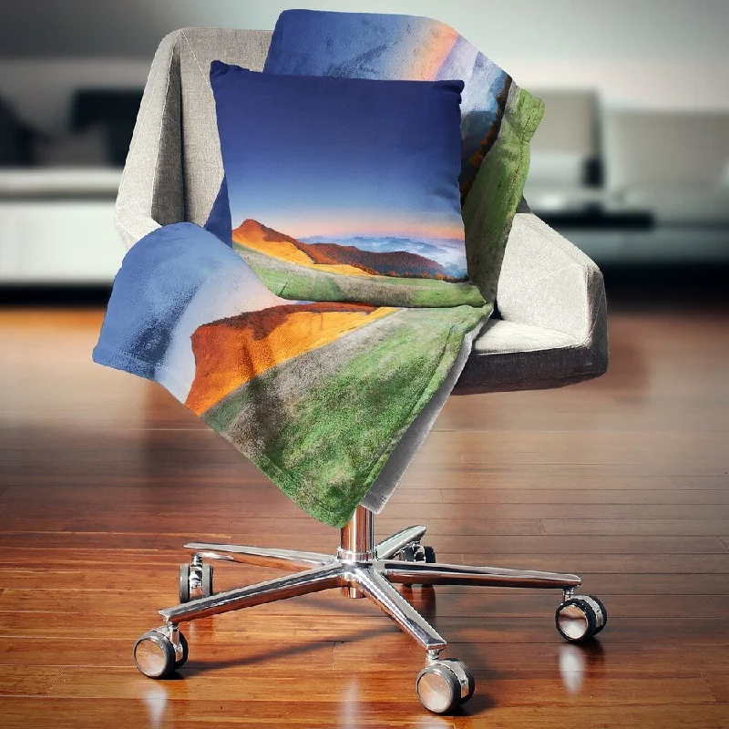 Designart 'Majestic and Colorful Sunrise' Landscape Photo Throw Blanket