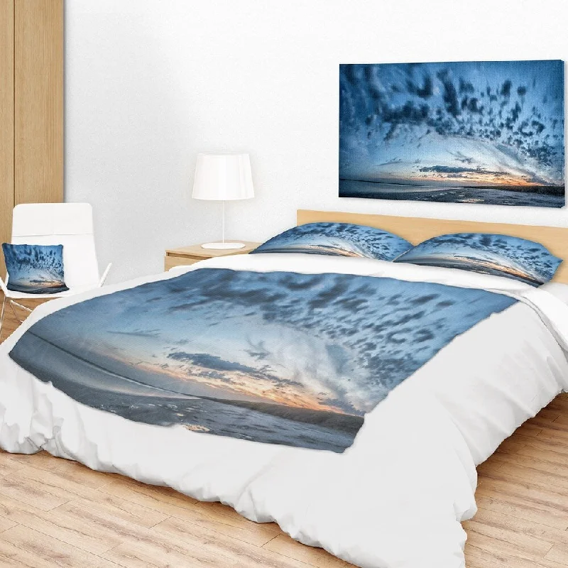 Designart 'Manych Rissua Lake Panorama' Landscape Fleece Throw Blanket