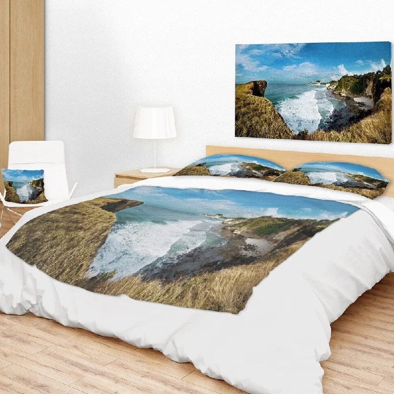 Designart 'Rocky Beach on the Sumba Island' Seascape Throw Blanket