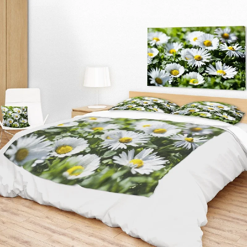 Designart 'Spring Background with White Flowers' Floral Throw Blanket