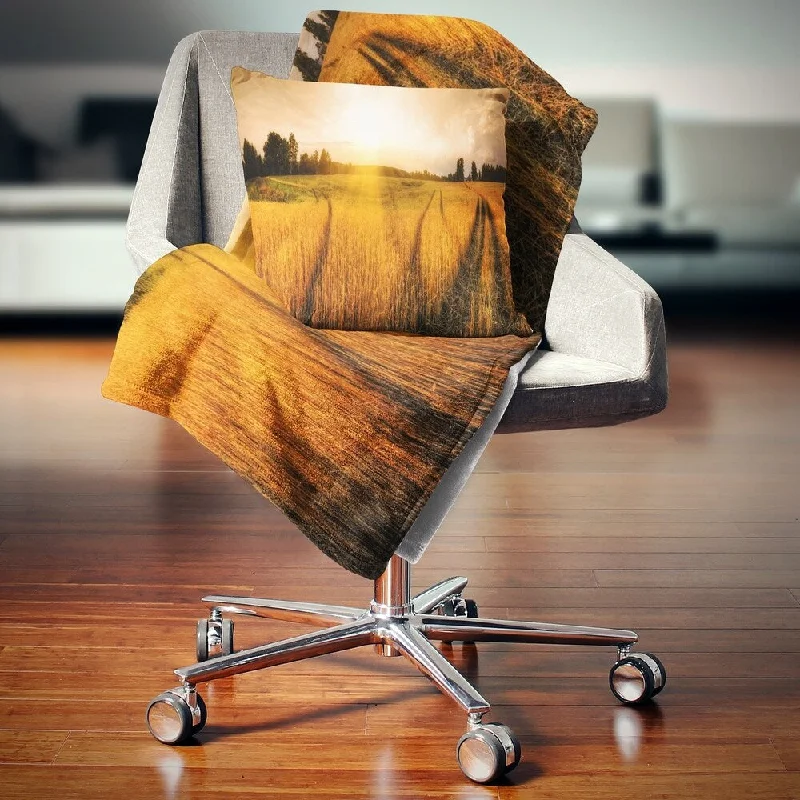 Designart 'Wheat Field at Sunset Panorama' Photography Throw Blanket